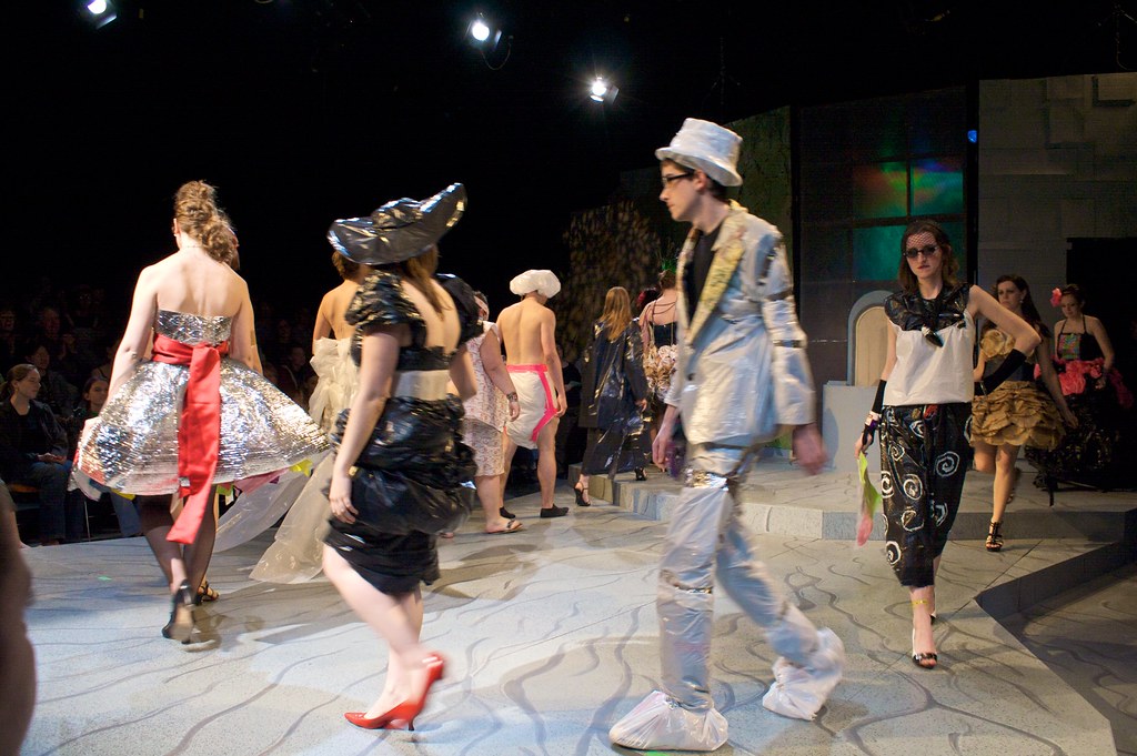 Fashion Etnik: Kriya Tekstil yang Mendunia